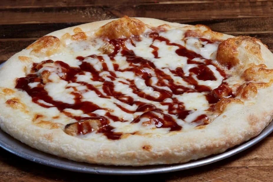 Rick's NY Pizza & Restaurant offers delicious pizza in Tarpon Springs, Florida.